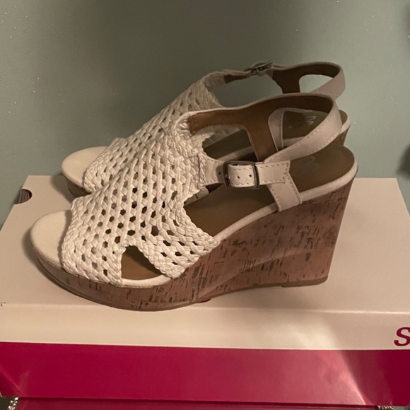 Sandals - Picture 3 of 5